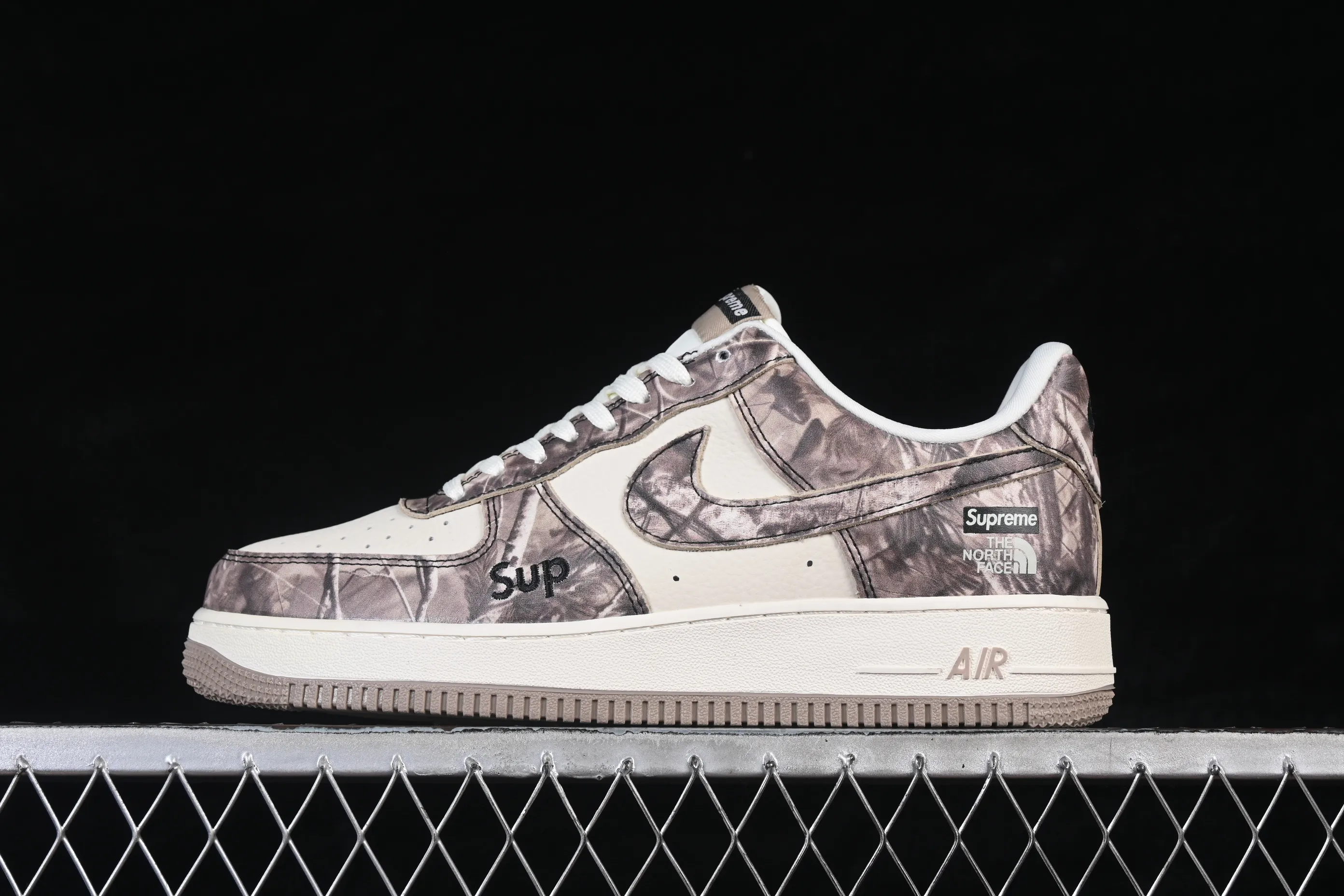 All categories Nk Air Force 1 Air Force series Nk Air Force 1 Low Air Force low-top Nike Air Force 1'07 Low Three-party joint deadwood Xunqiu Air Force 1 low-top casual sneakers DF0188-125